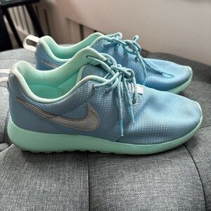 Nike Women's Light Blue and Mint Sneakers